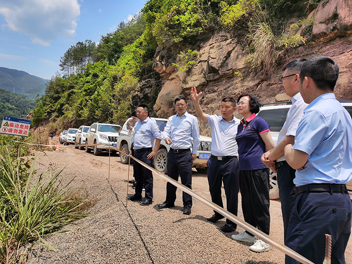 四川省國資委黨委委員、副主任游代麗到鎮(zhèn)廣高速王通段A1合同段調(diào)研工作
