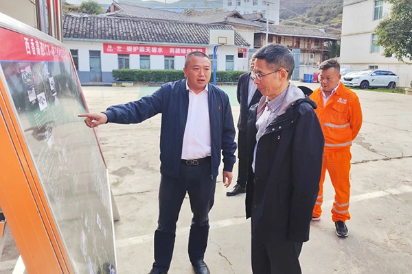 四川路橋黨委委員、監(jiān)事會主席黃衛(wèi)赴西香高速ZCB4總包部調(diào)研檢查工作
