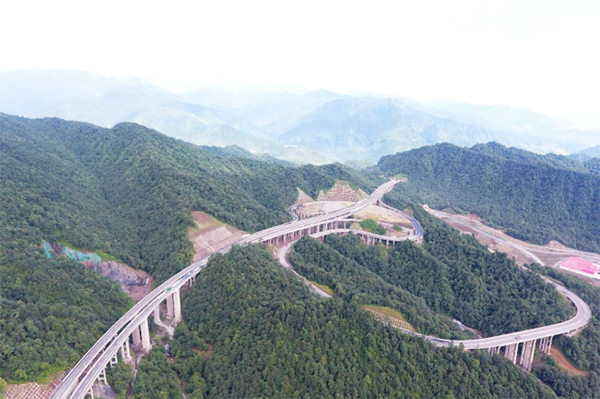 致敬筑路英雄樂西高速S1-6團(tuán)隊